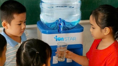 LỰA CHỌN NGUỒN NƯỚC UỐNG TRONG MÔI TRƯỜNG HỌC ĐƯỜNG